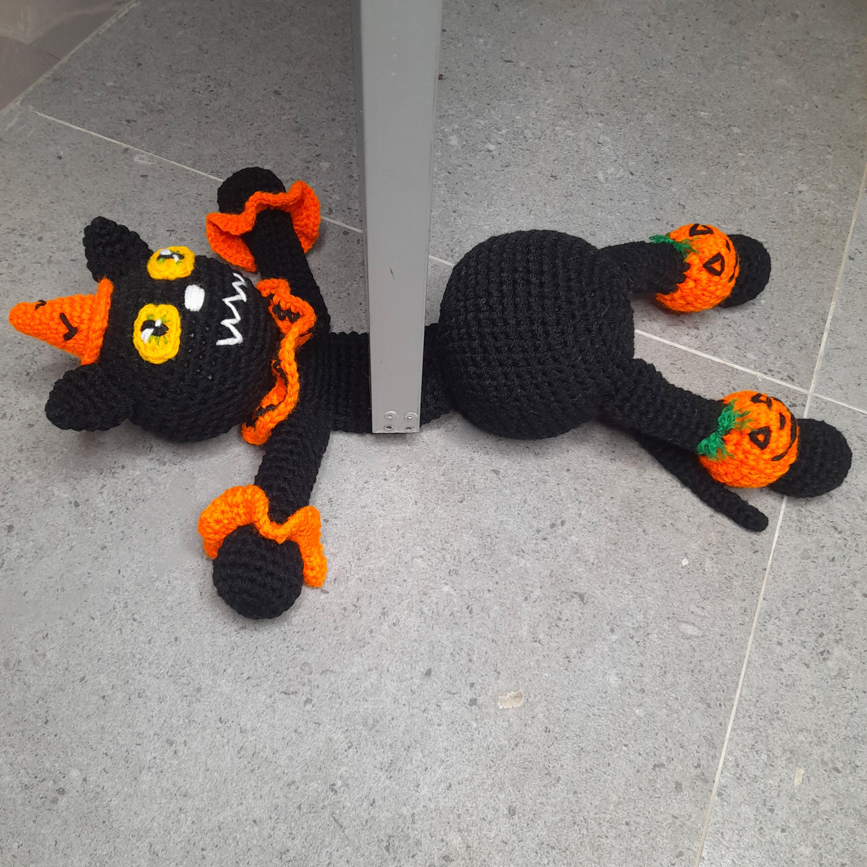 platgedrukte Halloween kat als deurstopper Haakpatroon