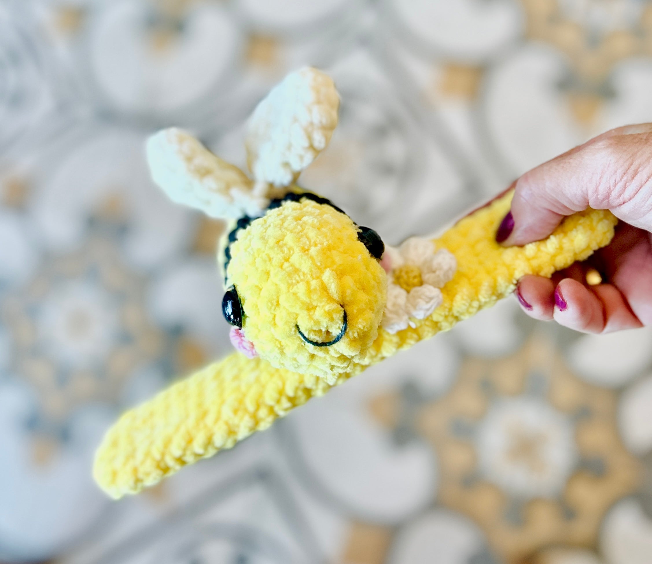 Bee Slap Bracelet Crochet Pattern LolaCrafts bee-slap-bracelet-crochet-pattern-lolacrafts