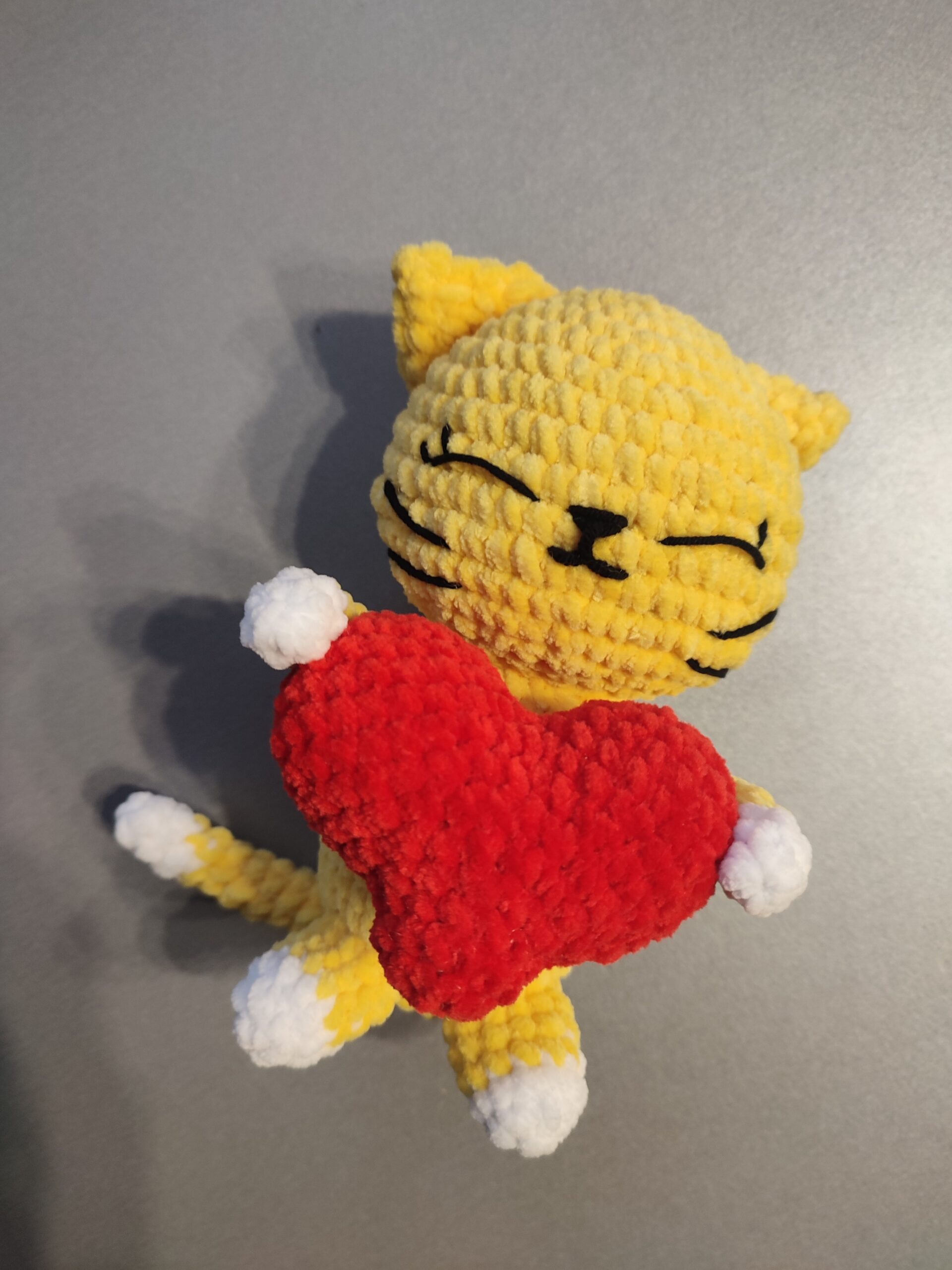 Een kat met een hart haakpatroon - Afbeelding 3