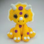 baby triceratops dino haakpatroon